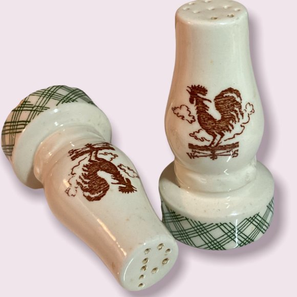 Vintage Vernon Kilns Rustic Farm Roosters Salt-Pepper Shakers-Fruit or Egg Cup - Picture 4 of 12